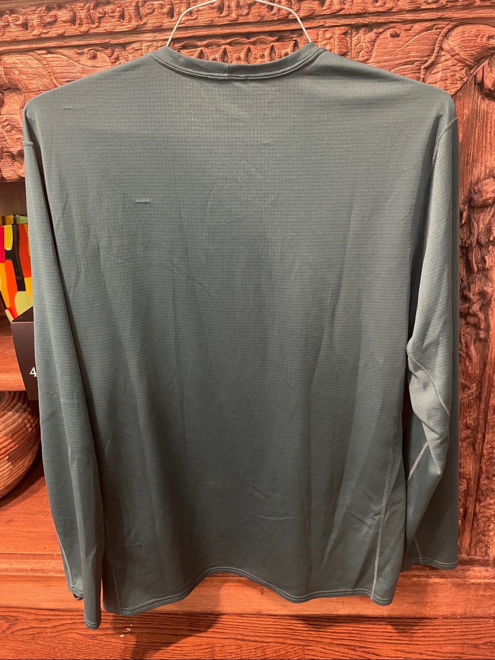 Patagonia Men's Long Sleeve Crew in Green. Note collar is not perfect - Picture 3 of 3